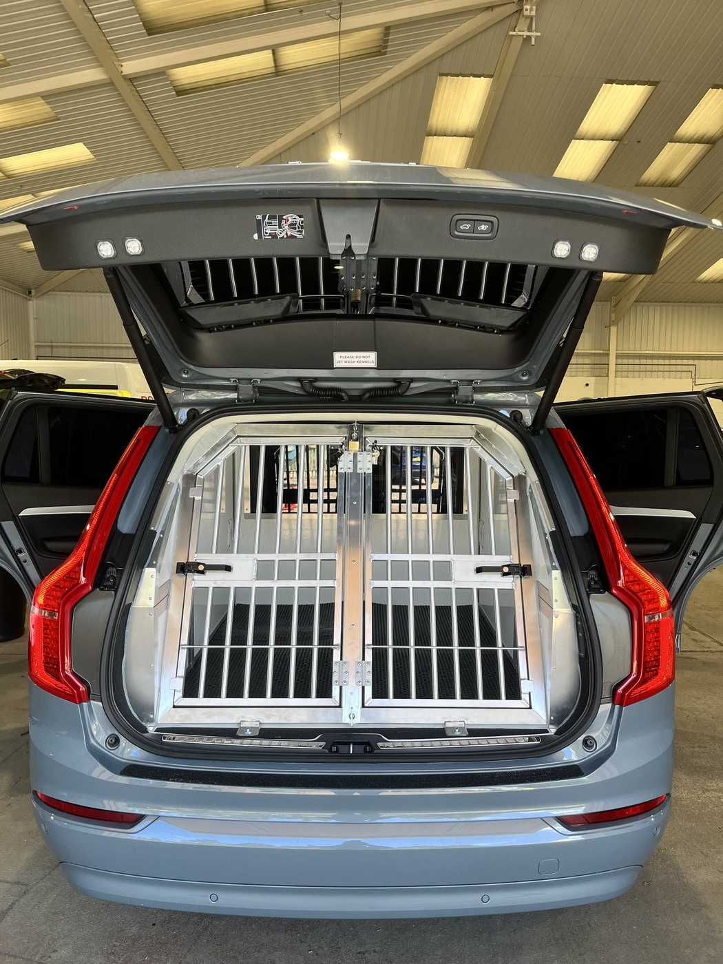 Dog unit, twin kennel installation