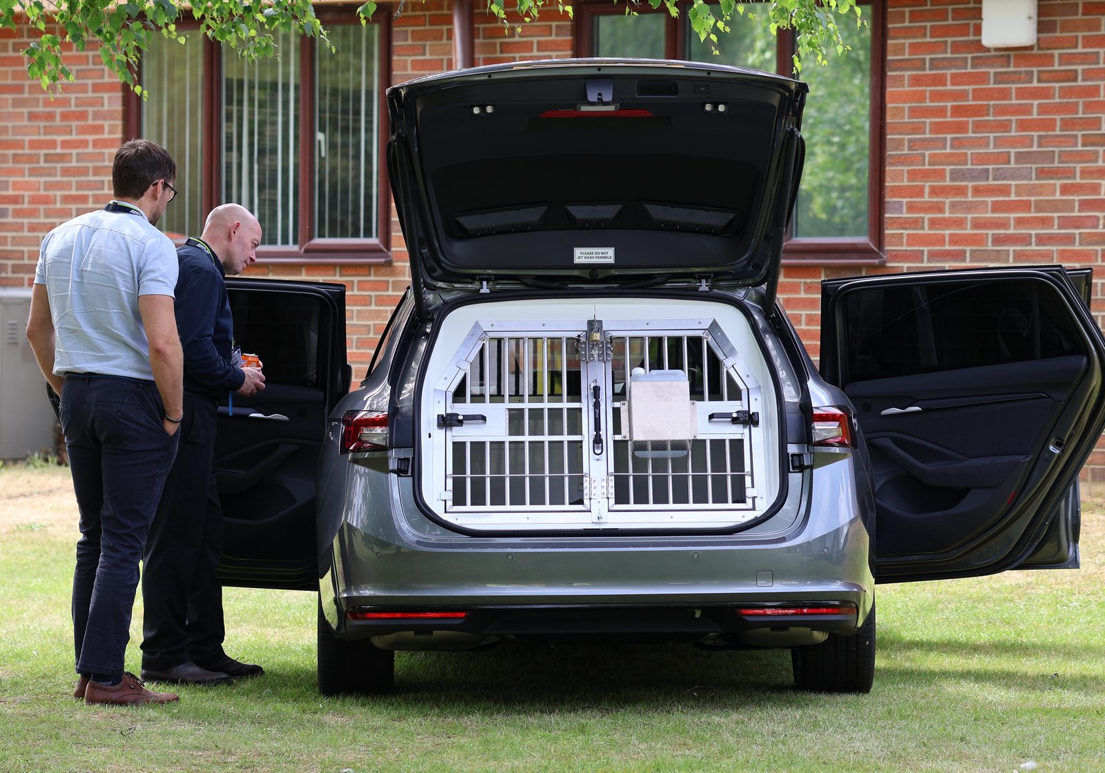 Dog unit kennel fit-out