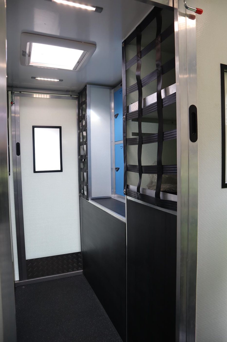 Dive unit interior storage