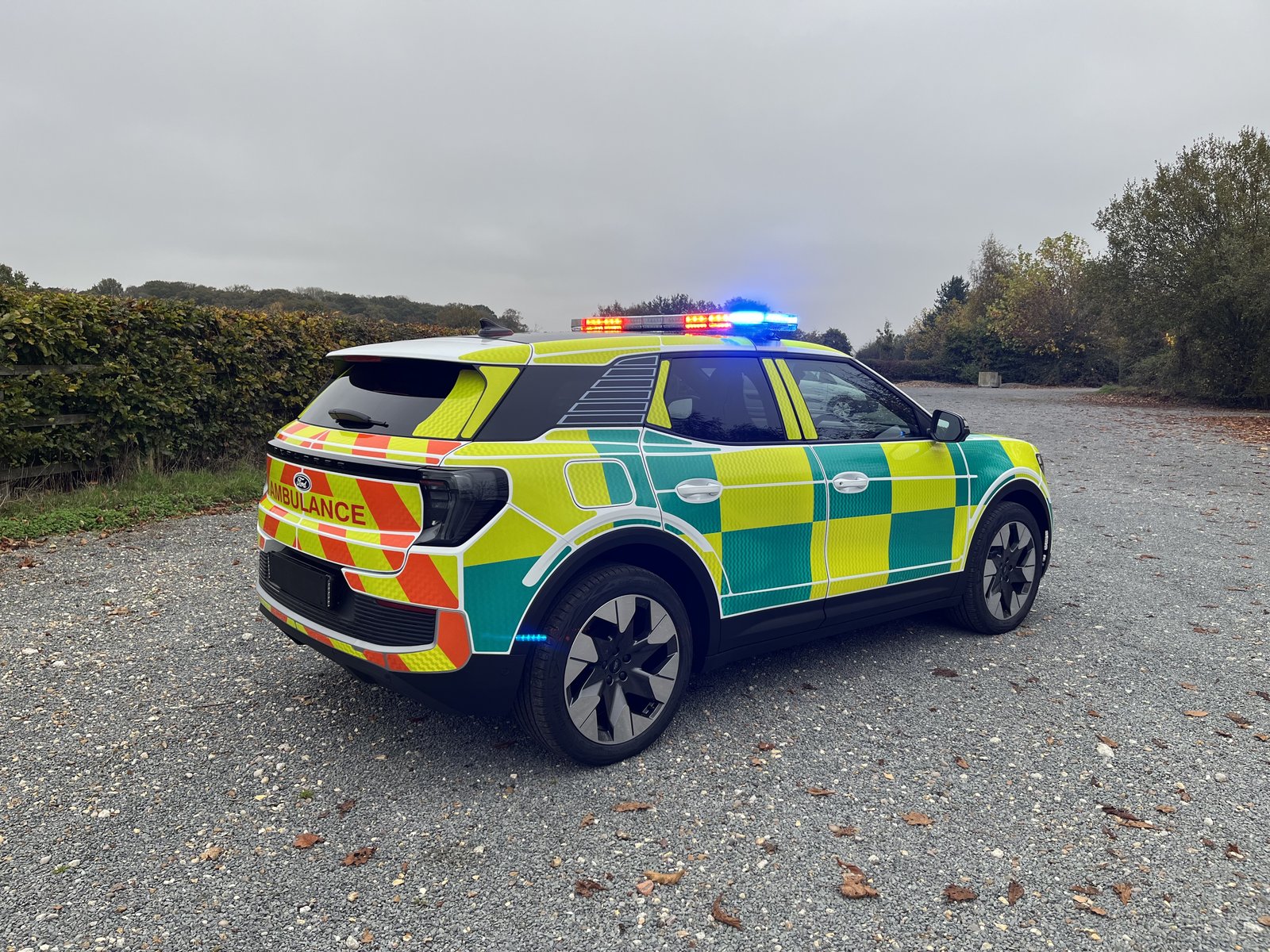 Ambulance Ford Explorer, rear three-quarter view with lightbar on